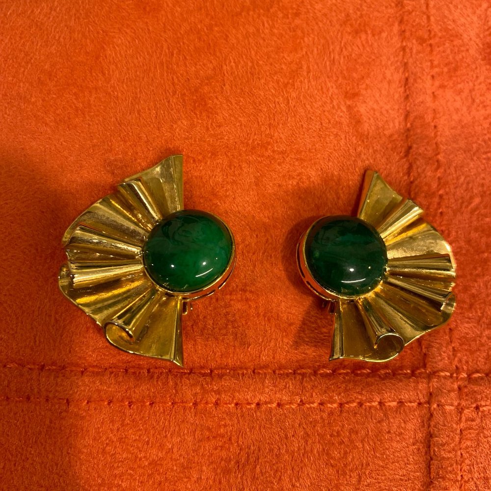 VINTAGE GOLD AND GREEN CLIP ON EARRINGS